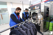 김해시, 노동자 작업복 공동세탁소 2주 무료 서비스