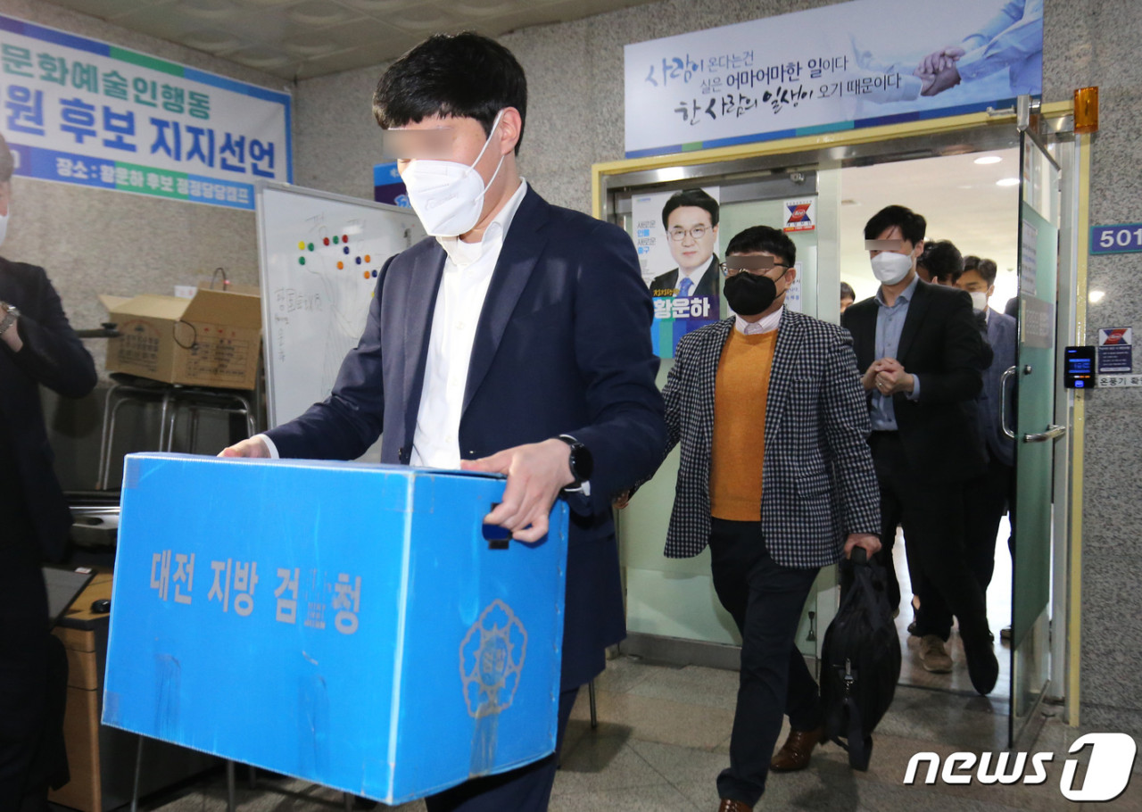 이준석 개혁신당 대표, 공천개입 의혹 압수수색... 무리한 수사 주장에 반응 갈려