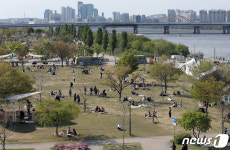 나들이객들로 북적이는 한강시민공원