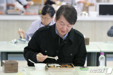 안철수 대표, 도시락으로 점심 한 끼