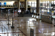 승객없는 김포공항 국제선