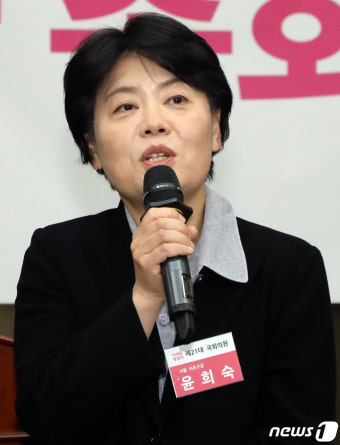 당선자 총회 인사말 하는 윤희숙