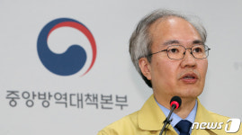 코로나19 국내발생현황 발표하는 권준욱 부본부장