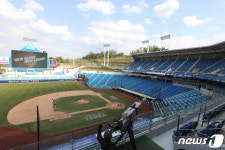 KBO, 선수단 사우나 이용 금지·주루코치 마스크 착용 의무화