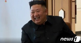 北 김정은 건재…밝은 모습으로 공장 시찰