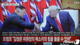 트럼프, 김정은 사진 띄우며 '격한' 환영…북미대화 진전될까