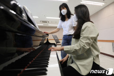 캠퍼스에 다시 울려퍼지는 피아노 선율