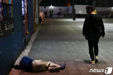 日 뒤늦게 코로나 검사요건 완화…37.5도 삭제 가닥
