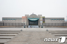 전쟁기념관, 내일부터 운영 재개…입장객수 제한·마스크 의무 착용