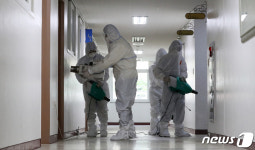 고등학교 복도 방역 철저히