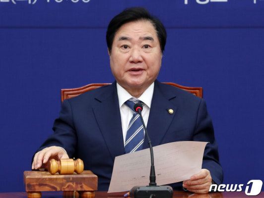 회의결과 발표하는 이석현 의장 | 포토뉴스