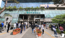 북적이는 용산구 보건소 선별진료소