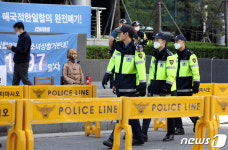 경찰 경계 강화된 소녀상