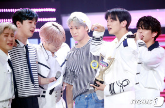 아스트로, 컴백 후 첫1위,,,'눈물 펑펑'