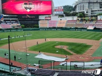 비 그친 인천 SK행복드림구장, 경기 진행 가능성↑