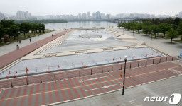 한산한 여의도 한강공원