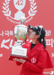 우승 거머쥔 KLPGA 2년차 박현경