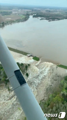 美 미시간주 2개 댐 붕괴, 홍수 발생 우려(종합) | 포토뉴스