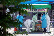 분주한 부천시보건소 선별진료소