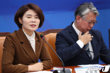 발언하는 한정애