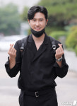 신성 마스크 벗으니 등장하는 훈남