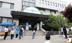 붐비는 강서구보건소 코로나19 검사 위해
