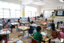 조희연 교육감, 서울세륜초 교실 수업 찾아