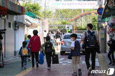 학교 가는 아이들