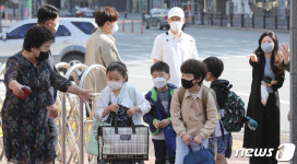 아직 어린데…불안한 첫걸음 충북 초등1~2학년 등교 시작