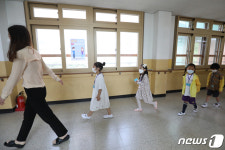 선생님 따라 졸졸졸