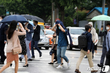 출근길 우산이 없어요