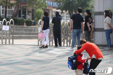 자녀 학교 보내고... 노심초사