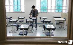 3차 등교수업 D-1 학생들을 위한 손소독제와 마스크