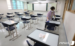 3차 등교 수업으로 분주한 교실