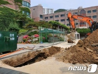광양 초등학교 운동장서 공사 중 도시가스 배관 파손 아찔