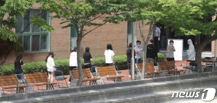 코로나19 검사 받는 원묵고 학생들