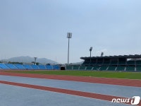 원칙대로 관리냐, 공익적 활용이냐 충주종합운동장 활용 논란