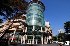 뉴코아 아울렛 부천점 아동복 매장 50대 여직원 확진…뉴코아 9일 휴점