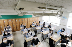 더위에 에어컨 가동하는 학교