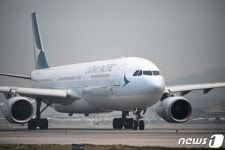 위기의 홍콩 항공사 캐세이…거래중지에 구제안까지(종합)