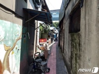 코로나 감옥에 폭염 공습까지…쪽방촌 버틸 수 없다