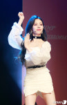 다이아 은채, 자체발광