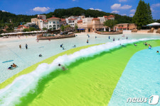 개리비안 베이 야외 파도 풀장 개장