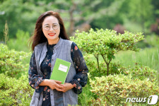 장수군청 최영희씨 첫 시집 갈대잎 옆구리에선… 펴내