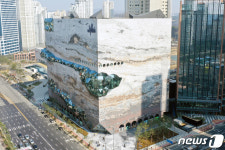 한화갤러리아, 개점 3개월 광교점 매각 추진…주관사 선정 돌입