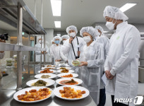 이의경 식약처장·정중교 대표 프레시지 생산현장 점검