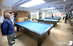 PBA 큐스쿨 찾은 김영수 총재