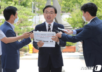한명숙 전 총리 수사팀 감찰 관련 질문 받는 신장식 변호사
