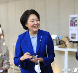 로컬크리에이터 선정 지역 콘텐츠 체험하는 박영선 장관