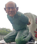 전두환 풍자 대형 걸개그림 등 518점 27일 광주 순회